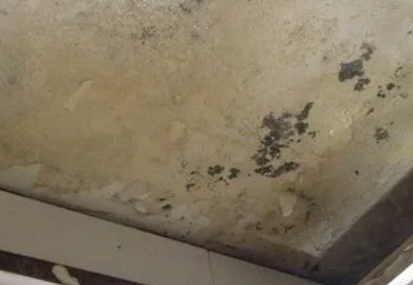 兴业阳台漏水维修公司分享下兴业卫生间渗水维修需要注意哪些问题。